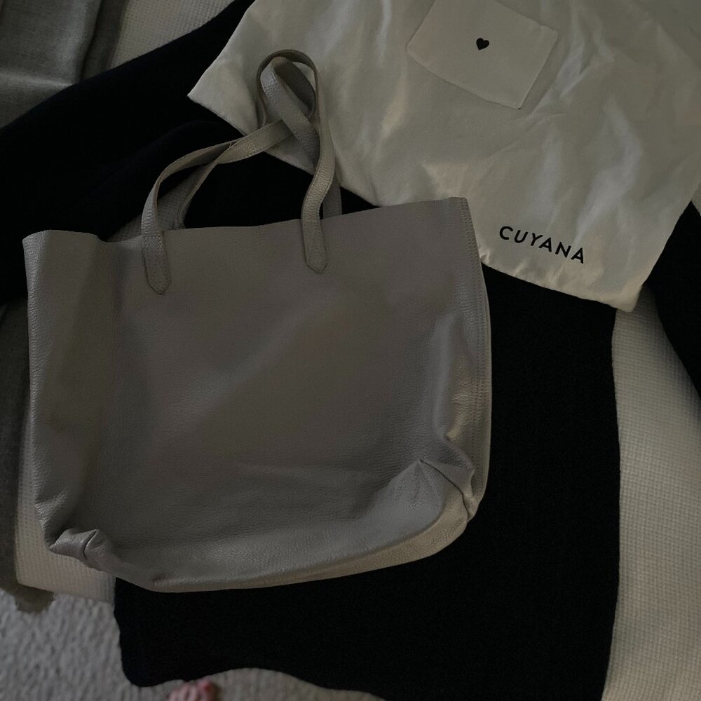 Cuyana Pebble Leather Tote